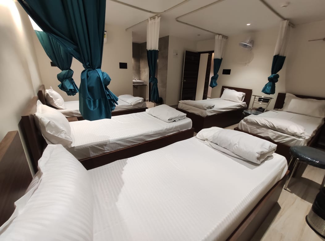 Commercial dormitory with multiple beds
